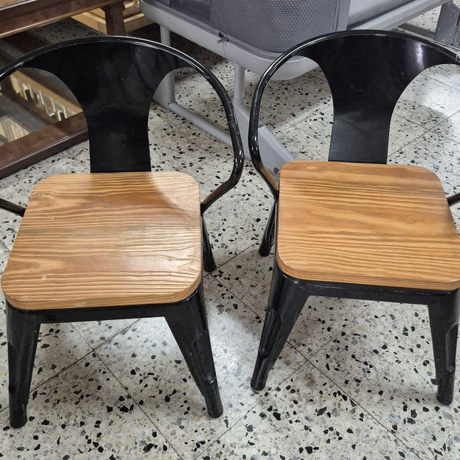 MESA DE METAL NEGRA + SILLAS JUVENIL